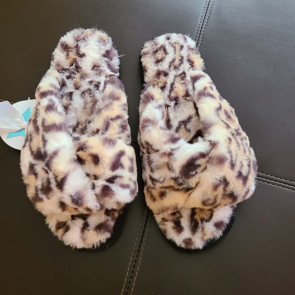 Slippers - Picture 1 of 3